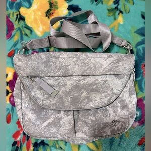 Lululemon all night festival 5l handbag